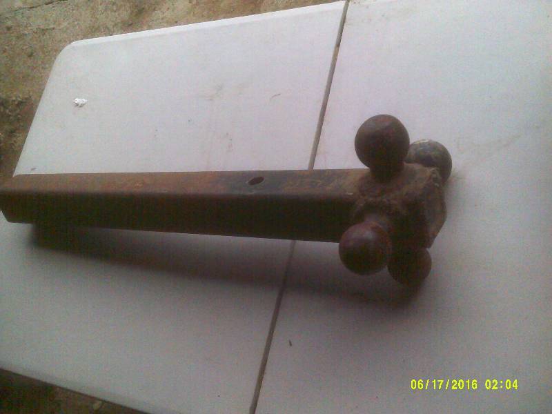 lot 66 image: 4 WAY HEAVY DUTY DROP HITCH