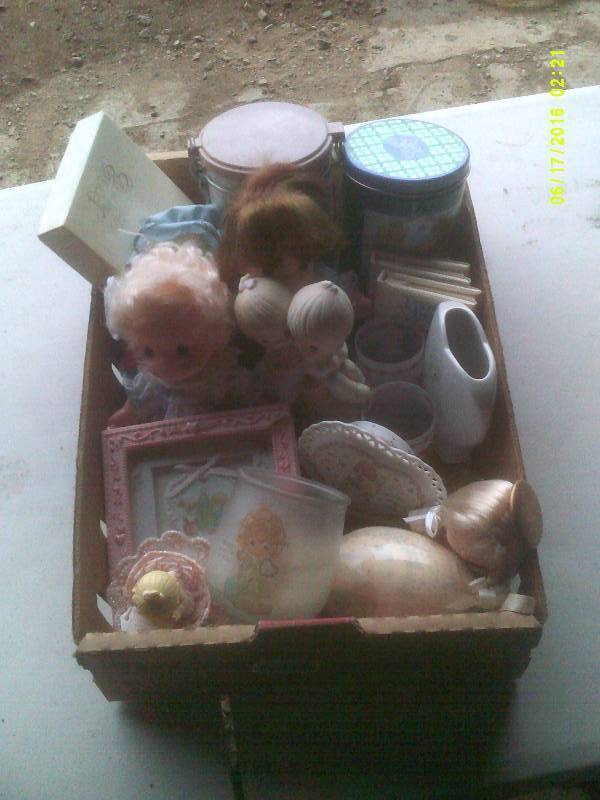lot 73 image: PRECIOUSE MOMENTS