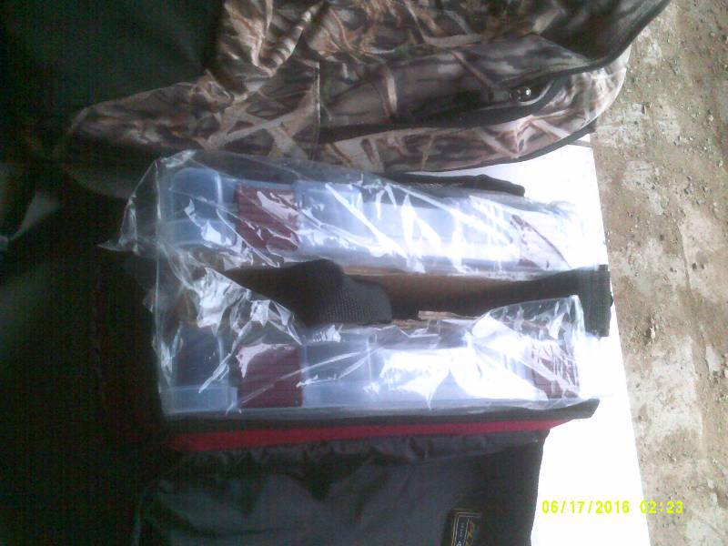 lot 74 image: MOSSE OAK BACK PACK AND PLANO SOFT TACKLE BOX WITH EXCESSARIES