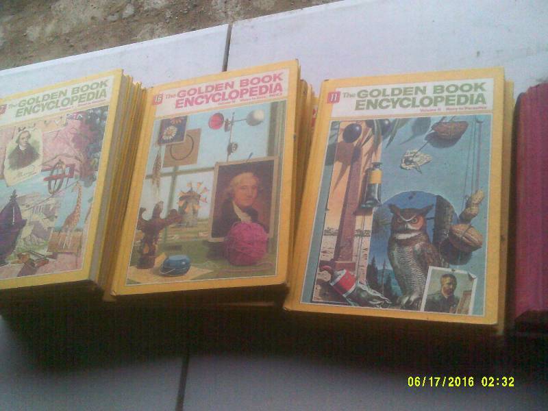 lot 78 image: VINTAGE GOLD N BOOK ENCYCLOPEDIA