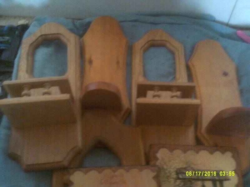 lot 85 image: WOODEN WALL HANGINGS