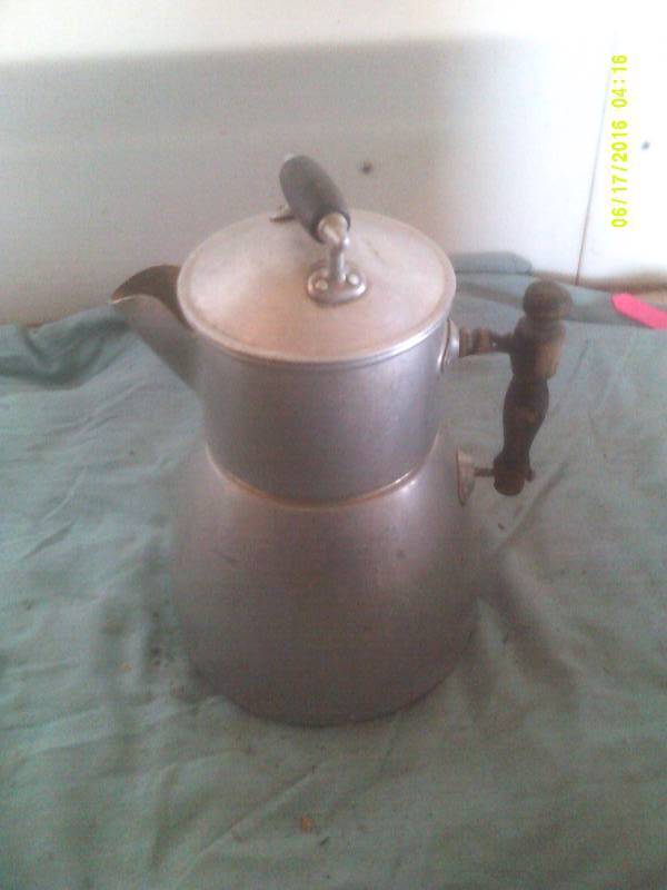 lot 87 image: ANTIQUE COFFEE POT