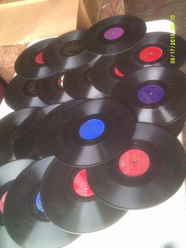 lot 101 image: 20 VINTAGE RECORDS