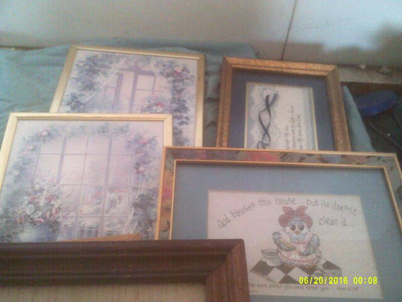 lot 129 image: WALL HANGINGS
