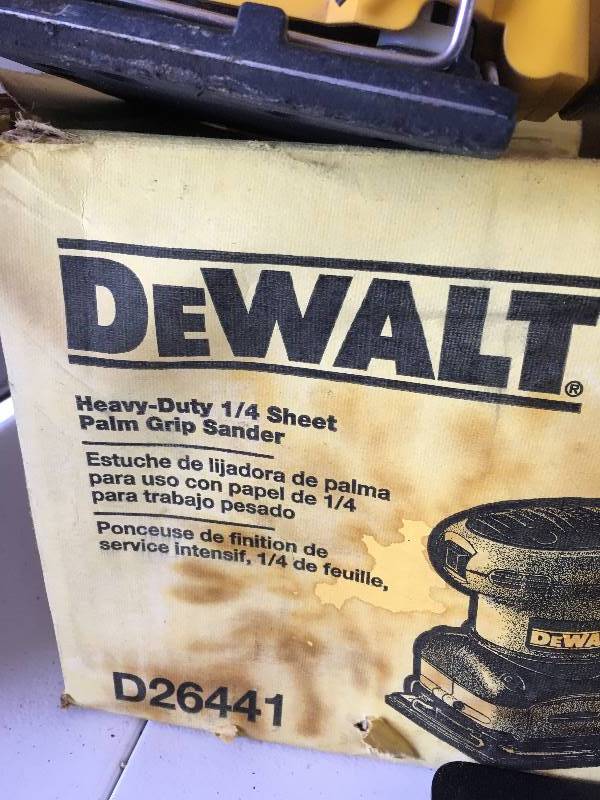 lot 19 image: DeWalt Heavy-Duty 14 Sheet Palm Grip Sander
