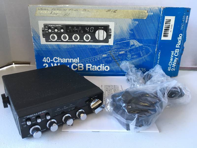 lot 28 image: CB Radio - 40- Channel AM TRC-435