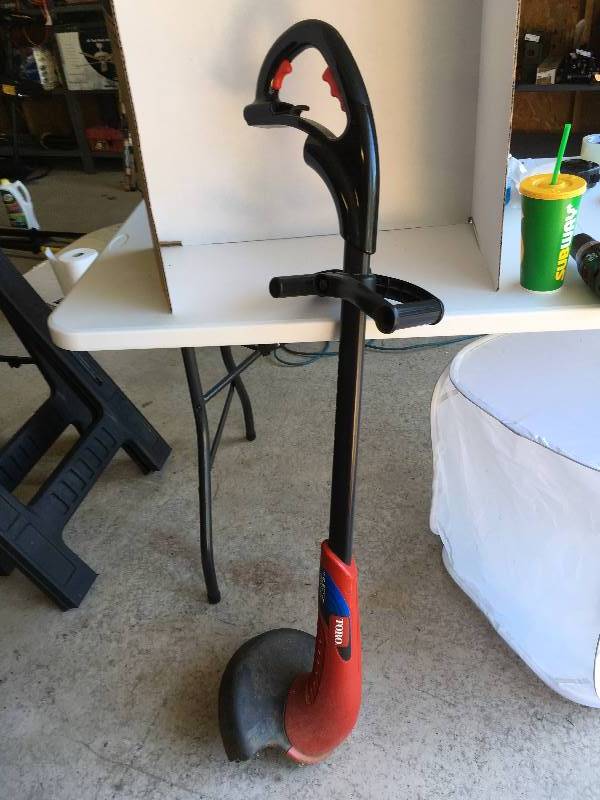 lot 39 image: TORO Electric Trimmer