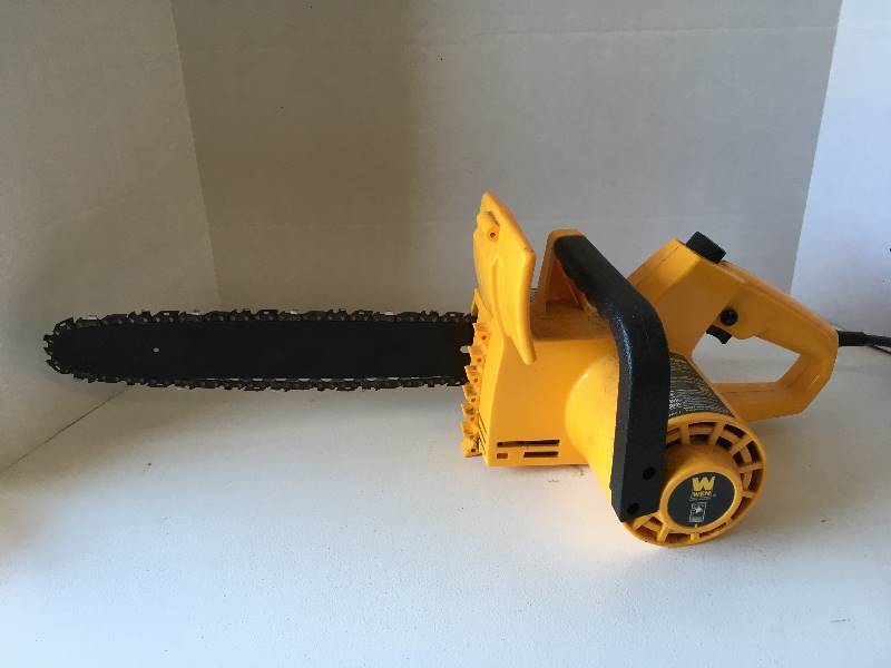 lot 43 image: WEN Lumberjack 14 Electric Chainsaw