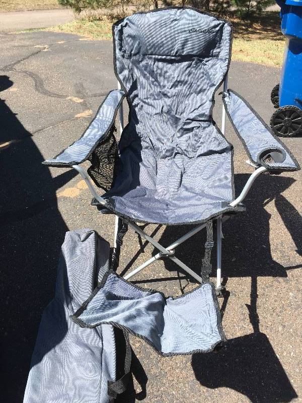 folding chairs with leg rest