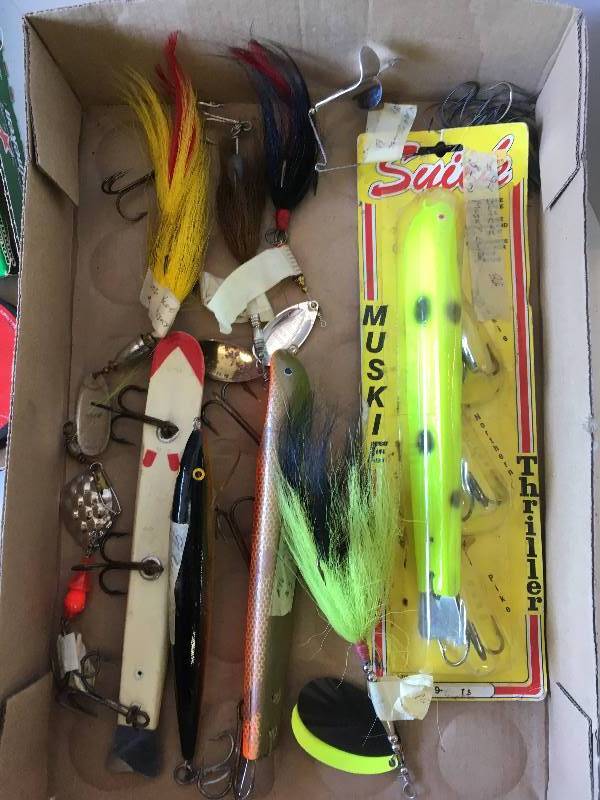 lot 14 image: Muskie Lures