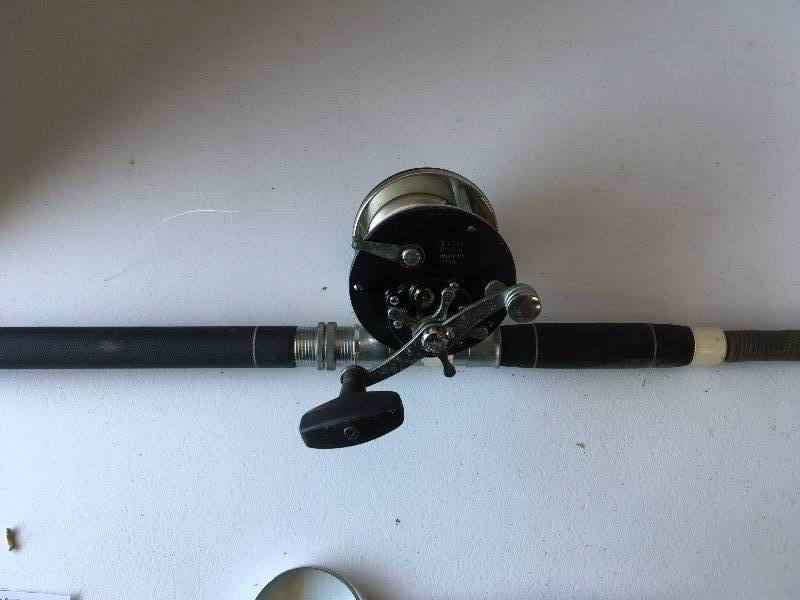 lot 63 image: PENN 309 Reel & Penguin RT-65 Rod