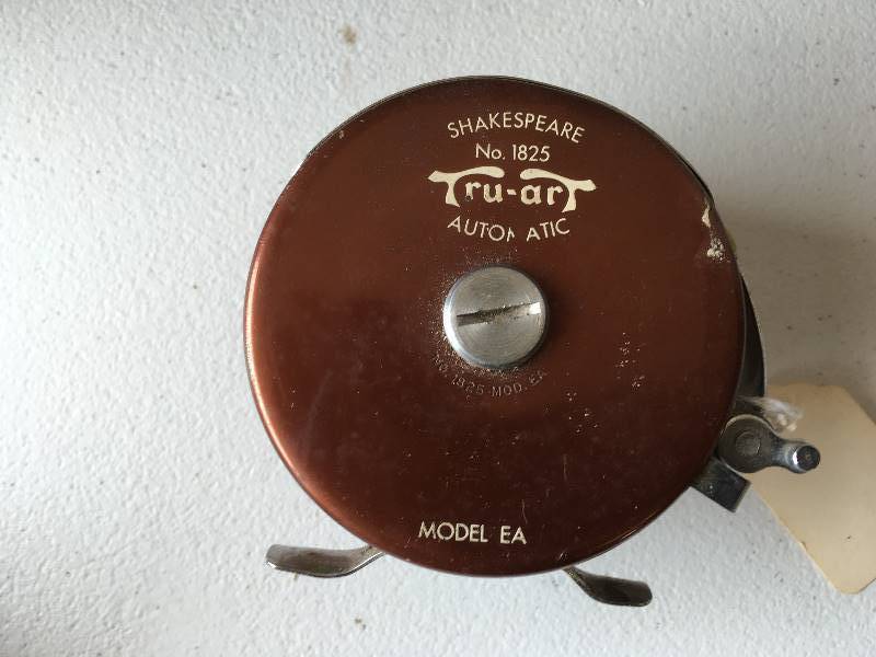 lot 84 image: Shakespeare No 1825 Tru-art Automatic Fishing Reel
