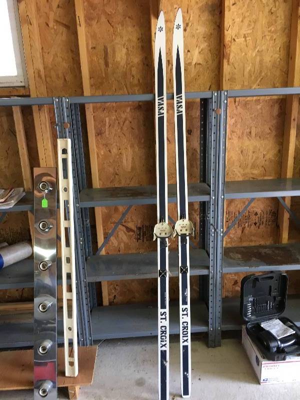 lot 98 image: VASA Skiis