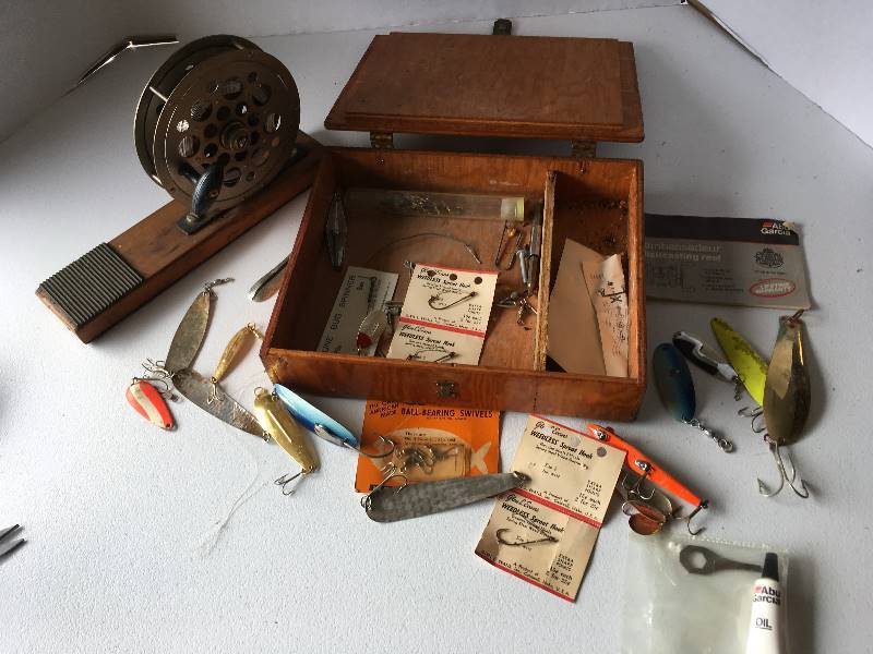 lot 107 image: Home Made Wire Reel & Wooden Box with Fishing Lures