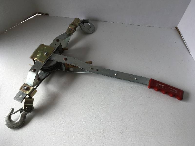 lot 112 image: MAASDAM Powr-Pull Cable Puller