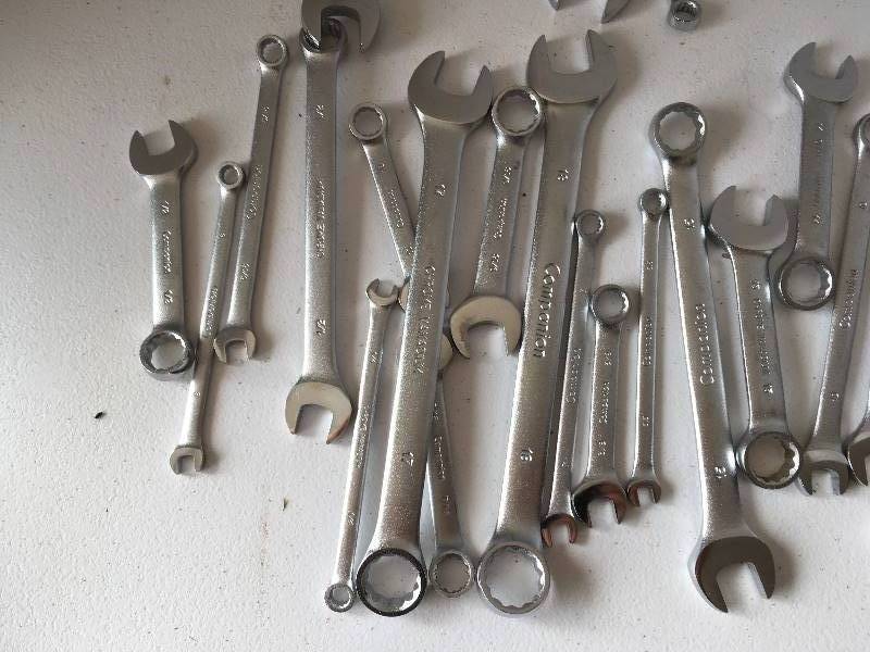 lot 120 image: Wrenches