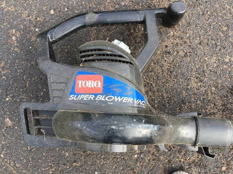 lot 158 image: Toro Super Blower