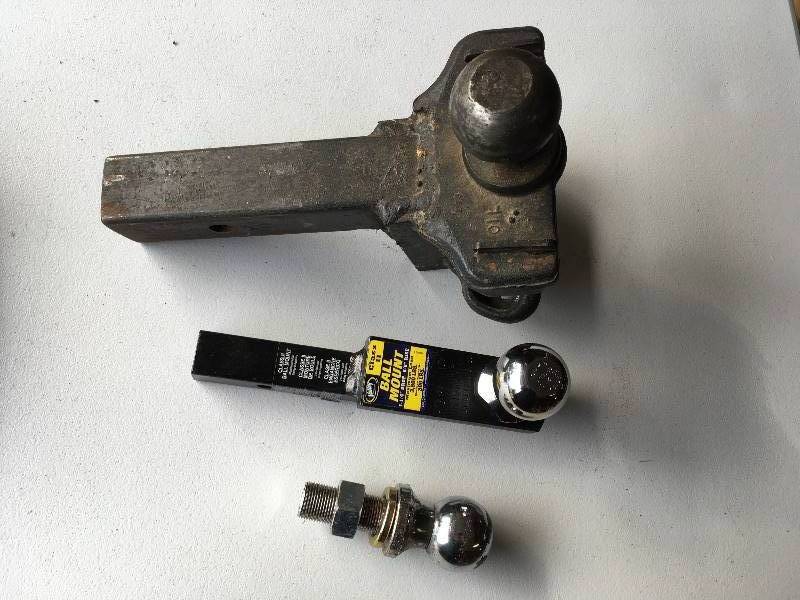 lot 165 image: Trailer Hitches