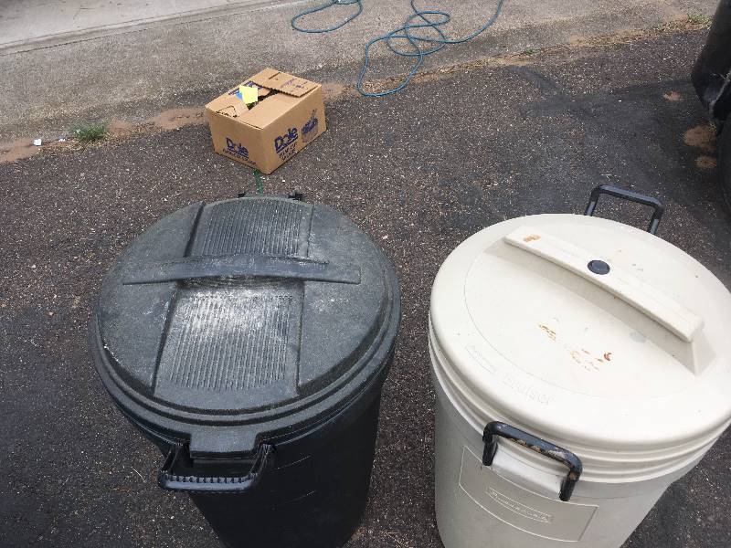 2 Rubbermaid 32 gallon Wheeled Trash Cans - Sherwood Auctions