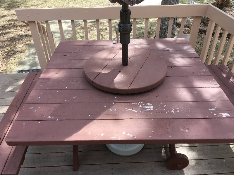 lot 203 image: Patio Set & Umbrella