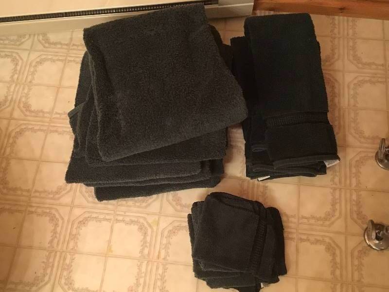 lot 239 image: Towels - Green