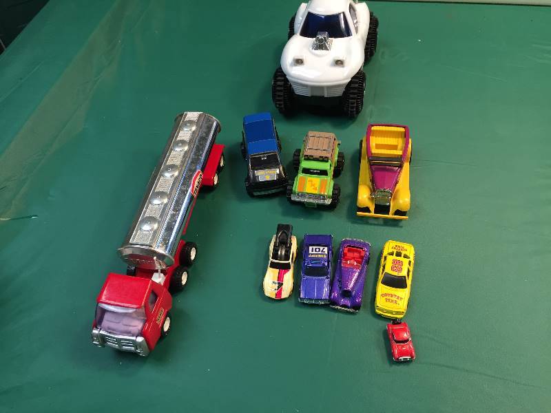 lot 258 image: Vintage Die Cast Cars  Truck