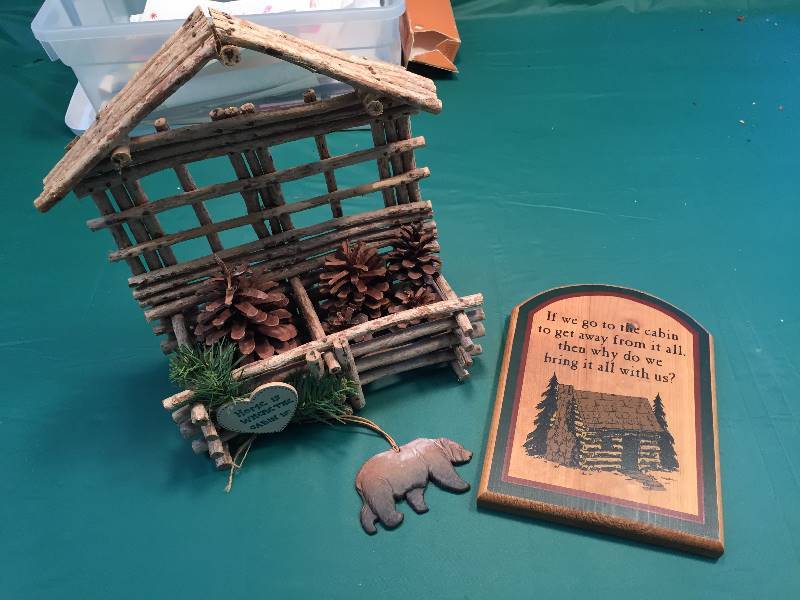 lot 261 image: Up North Decorations
