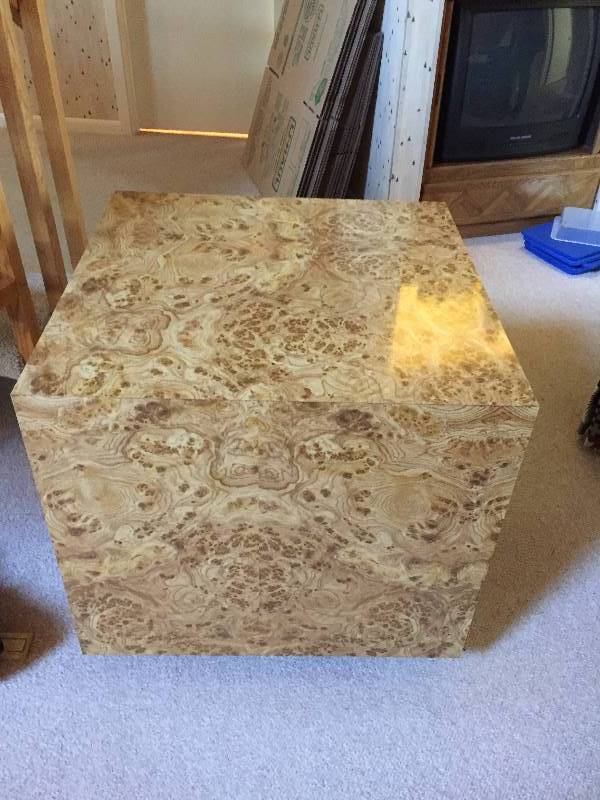lot 208 image: Marbled Cube Table