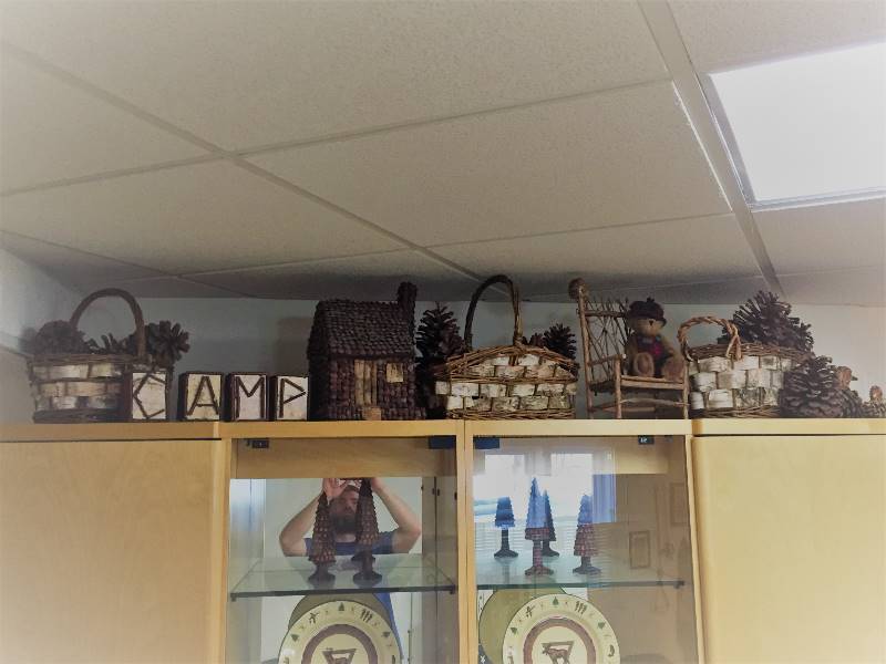 lot 228 image: Up North Decorations