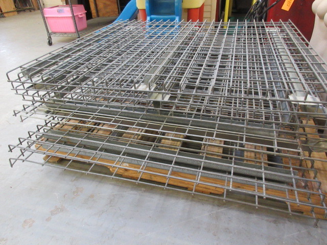 lot 415 image: MIXED SIZE PALLET RACKSSHELVES