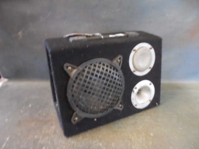 Sub-woofer box with Speaker