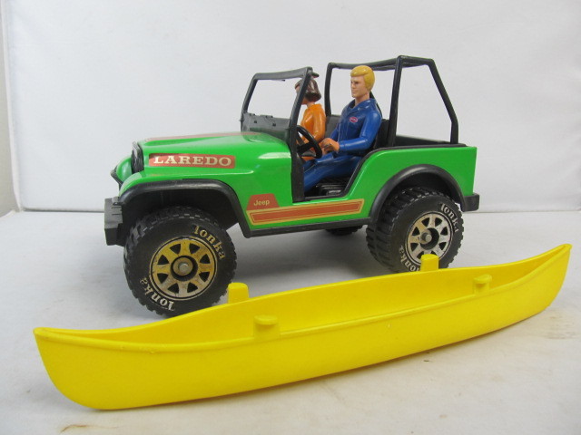 lot 66 image: Vintage TONKA Jeep wFigures & Canoe