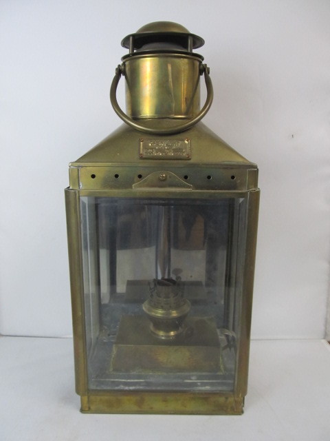 lot 75 image: Brass Nautical Ship Cabin Oil Lamp