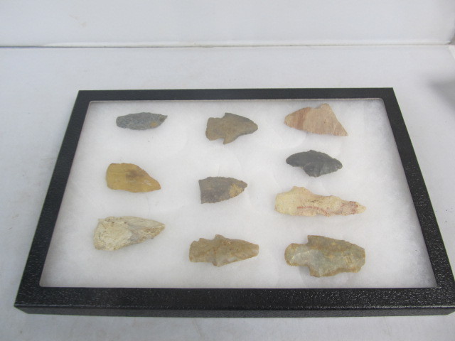 lot 77 image: Case of Native American Arrowheads 