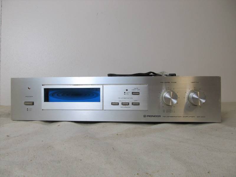 lot 28 image: Pioneer SR-303 Amplifier
