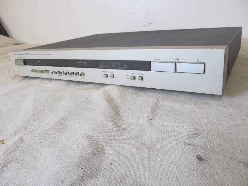 lot 30 image: Harman Kardon TU615 Quartz-Locked Synthesizer