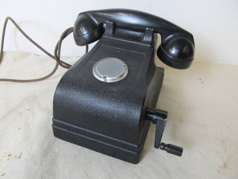 lot 42 image: Old Vintage Hand Crank Telephone