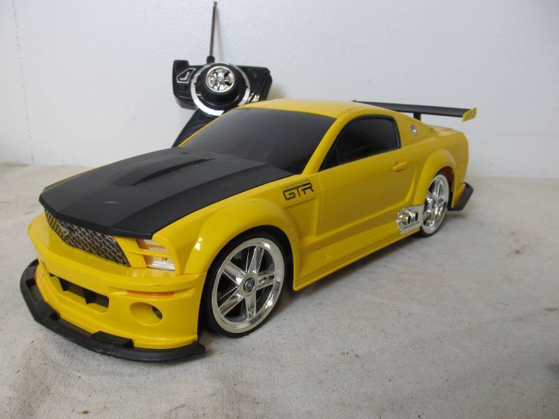 lot 48 image: Working GTR RC Car