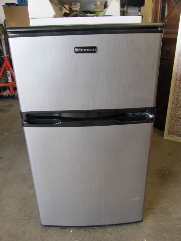 lot 55 image: LIKE NEW Emerson Refrigerator Freezer
