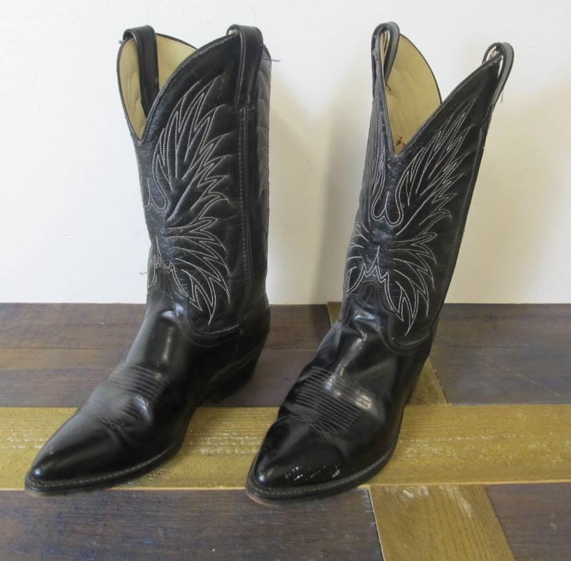 lot 63 image: Mens Black LAREDO Cowboy Boots - Size 8 12 EE
