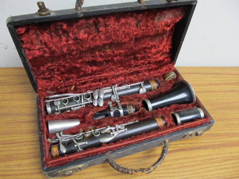 lot 149 image: Old Vintage THE PEDLER CO Clarinet wCase