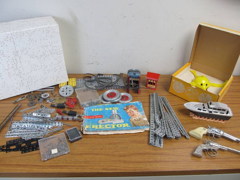lot 146 image: Vintage Toys - Erector Set Cap Guns etc