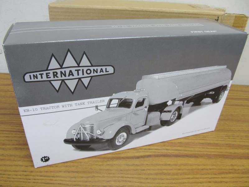 lot 125 image: MIB First Gear INTERNATIONAL KB-10 Texaco Tractor Trailer