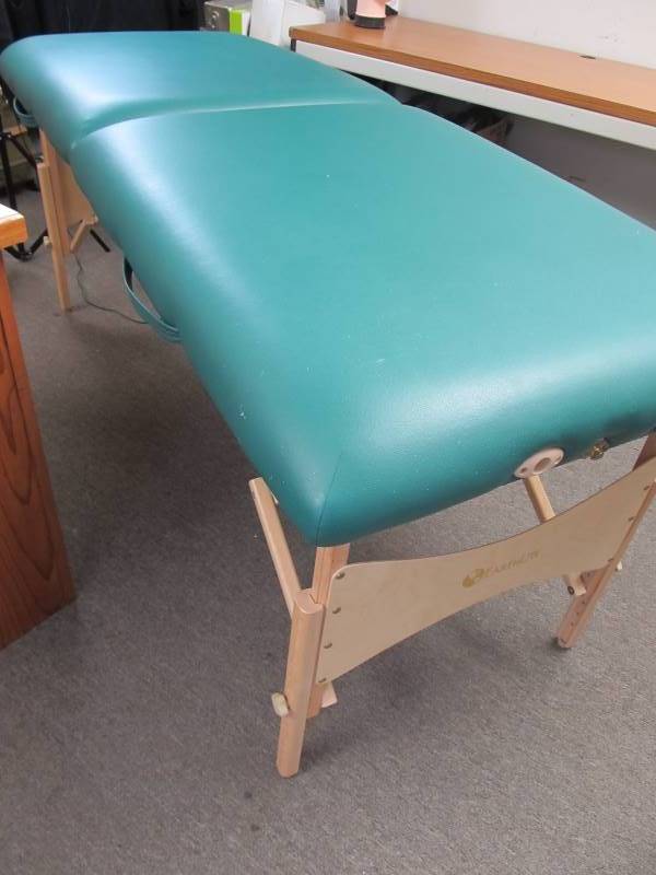 lot 23 image: Nice EARTHLITE Folding Massage Table