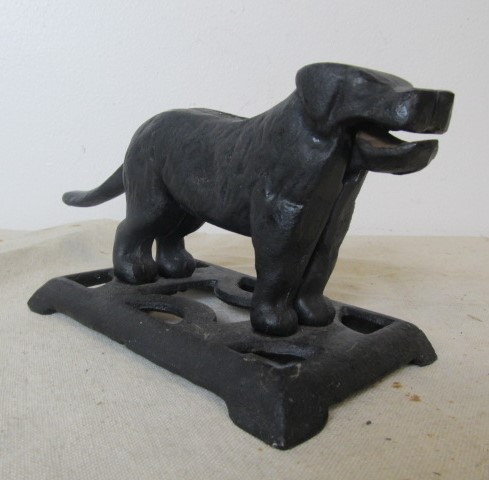 lot 91 image: Cast Iron Figural Dog Nut Cracker