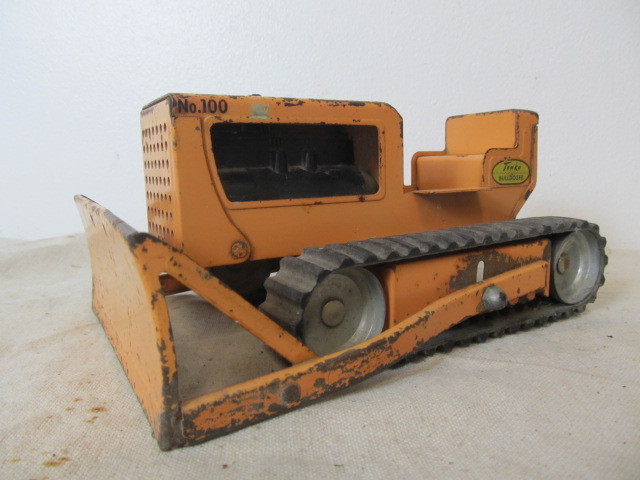 lot 93 image: Nice Early Vintage TONKA Bulldozer