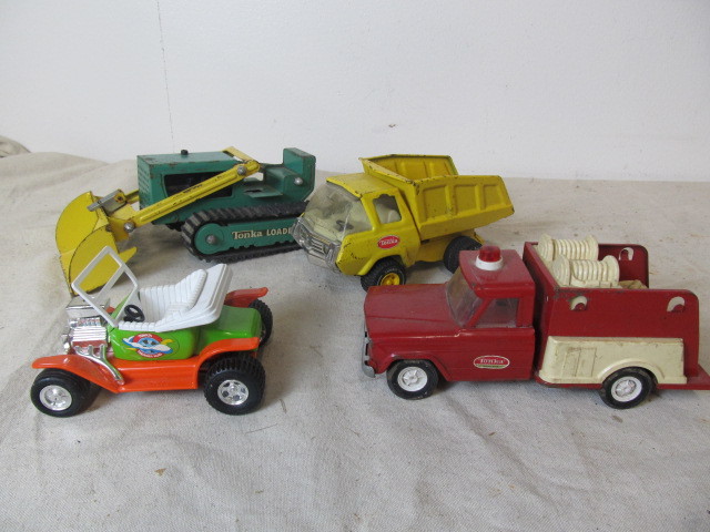 lot 95 image: 4 Vintage Tonka Vehicles