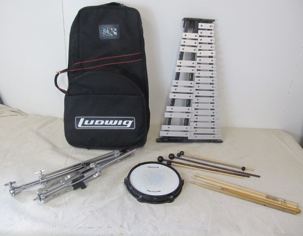 lot 103 image: LUDWIG Xylophone wStand & Case