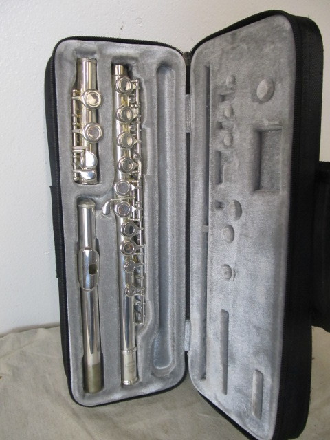 lot 106 image: Gibson Baldwin Music Education Flute wCase