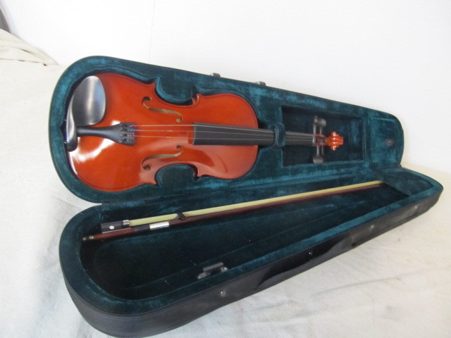 lot 108 image: Nice Violin wBow & Case